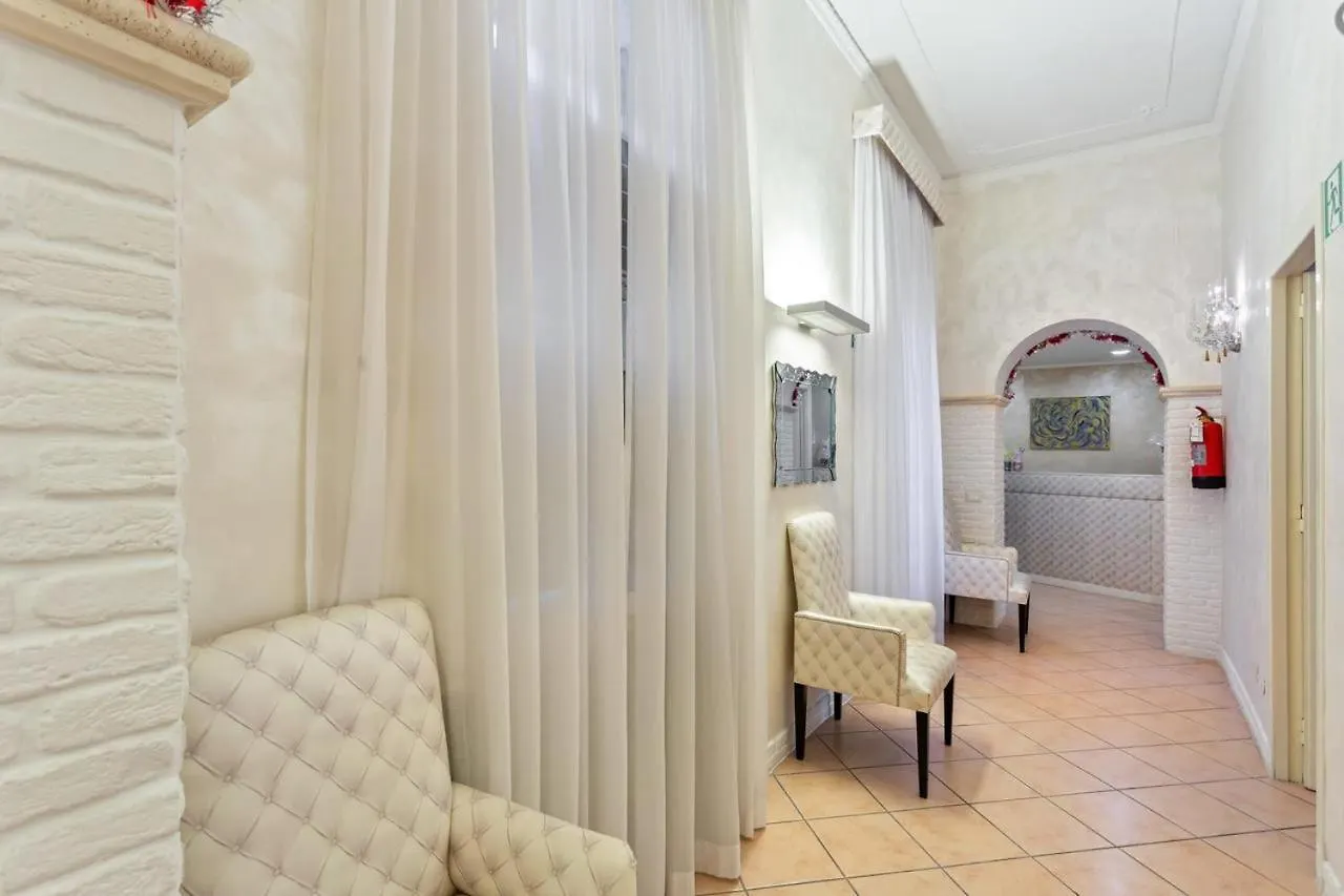 Pretty Room In Vatican Rome Center